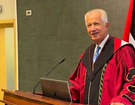 تهنئة عضو مجلس الإدارة الدكتور بسام ولويل حصوله على درجة الدكتوراه في الإدارة الاستراتيجية